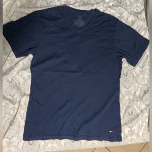 Hilfiger v cross shirt unisex size small